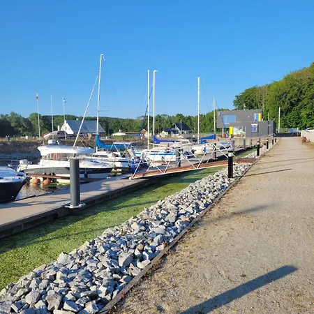 Chatki Przy Marinie Feriehus Wapnica (West Pomeranian)