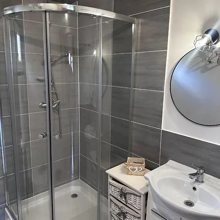 Chatki Przy Marinie Feriehus Wapnica (West Pomeranian)