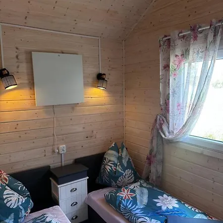 Chatki Przy Marinie Hébergement de vacances *