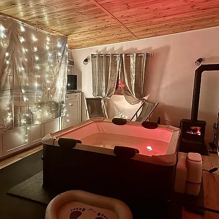 Chatki Przy Marinie Feriehus Wapnica (West Pomeranian)